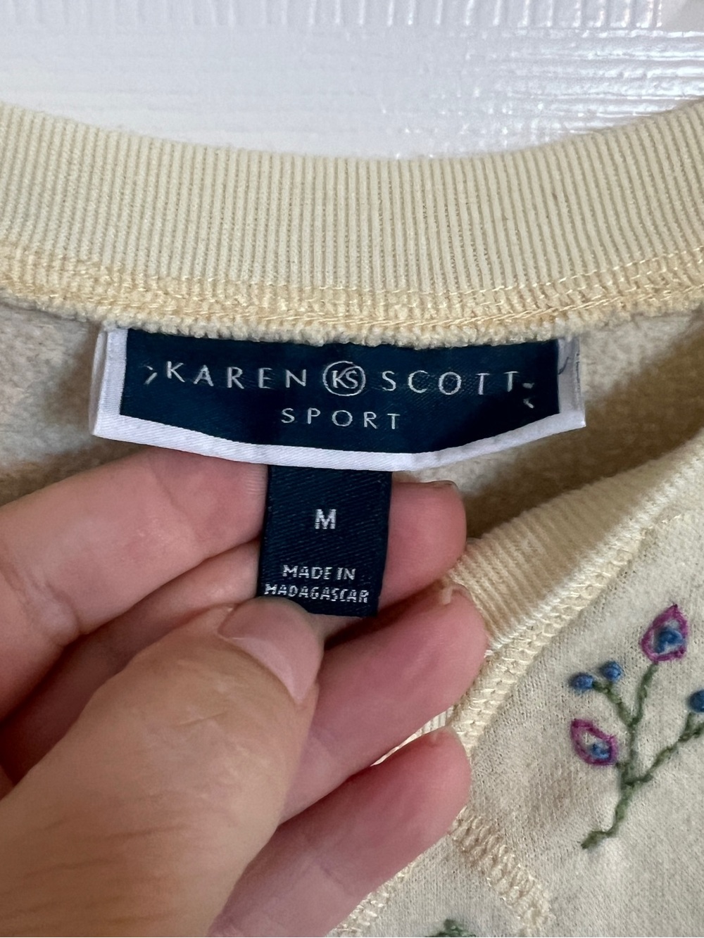 Karen Scott Sweatshirt Yellow Butter Mom Embroidery Size M - Picture 3 of 5